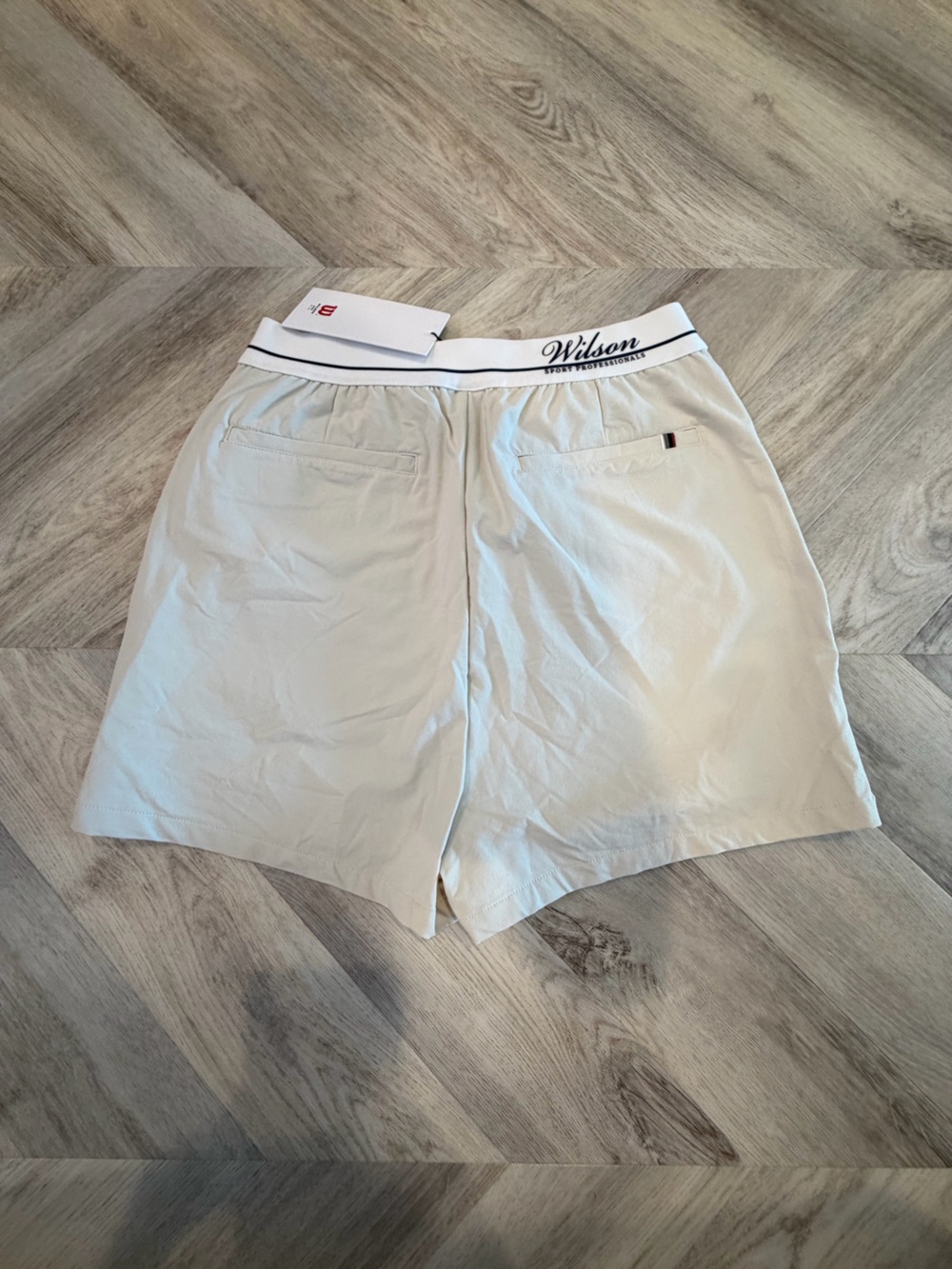 NWT Wilson White Performance Tennis/Golf Shorts Size S - Picture 3 of 3